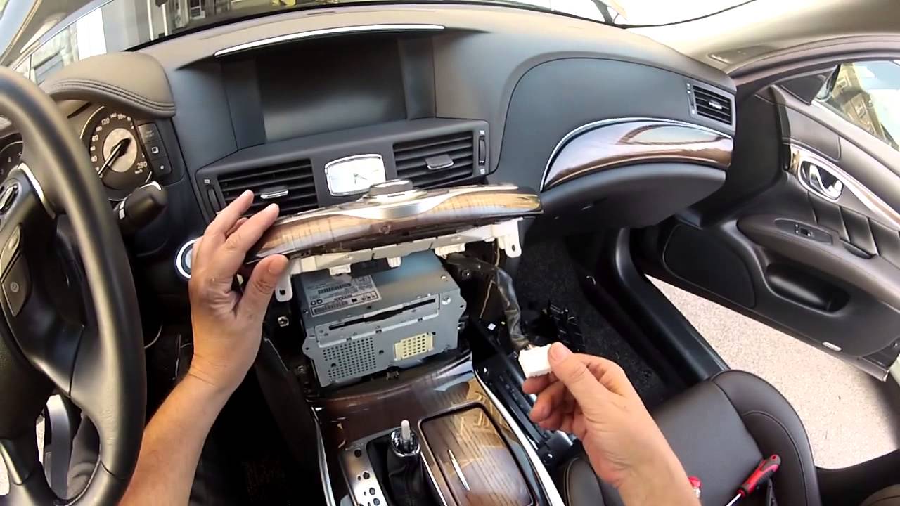 Prestigious Society Nav Crack for Infiniti M series