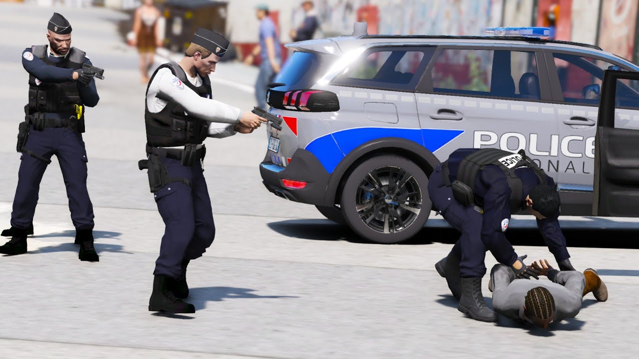 [GTA 5] UNE VOITURE FONCE SUR LA PLAGE - LA POLICE INTERVIENT | LSPDFR 
