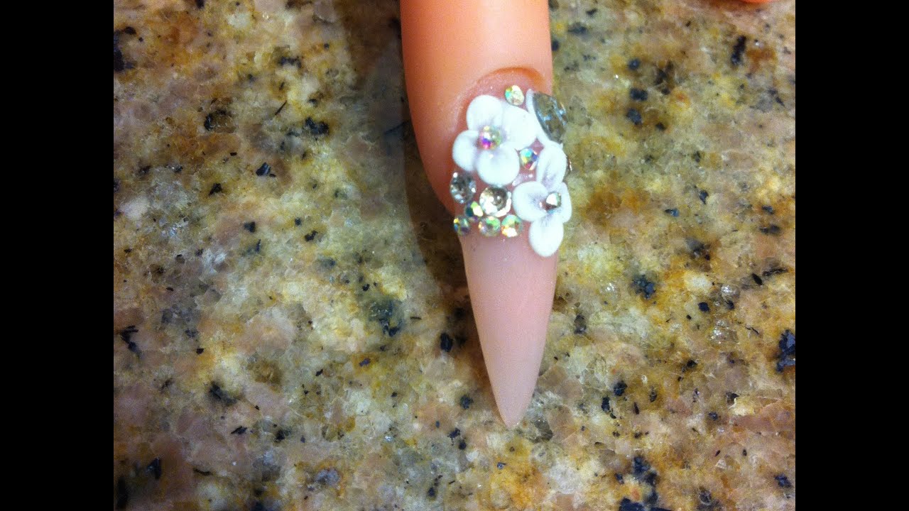 Uñas Arilicas Stiletto - 3D y Swarovski