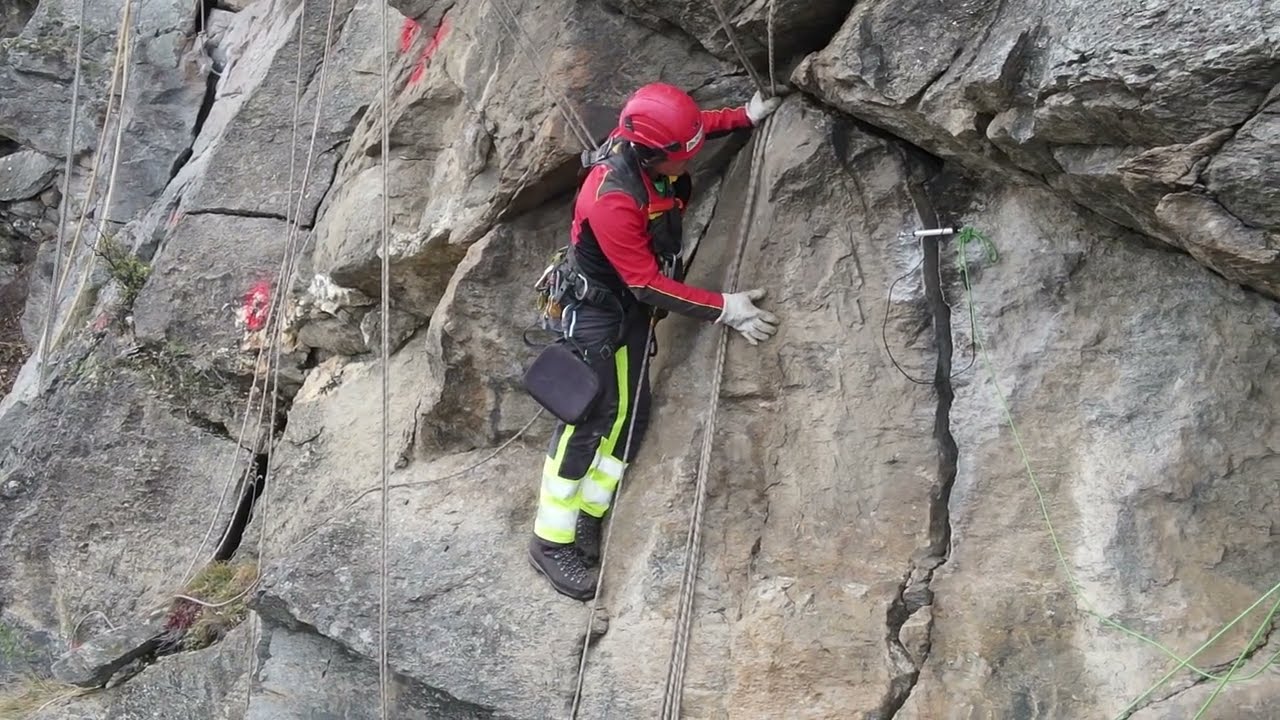 Preparazione parete per disgaggio a Laces (Bolzano) 07.11.2023