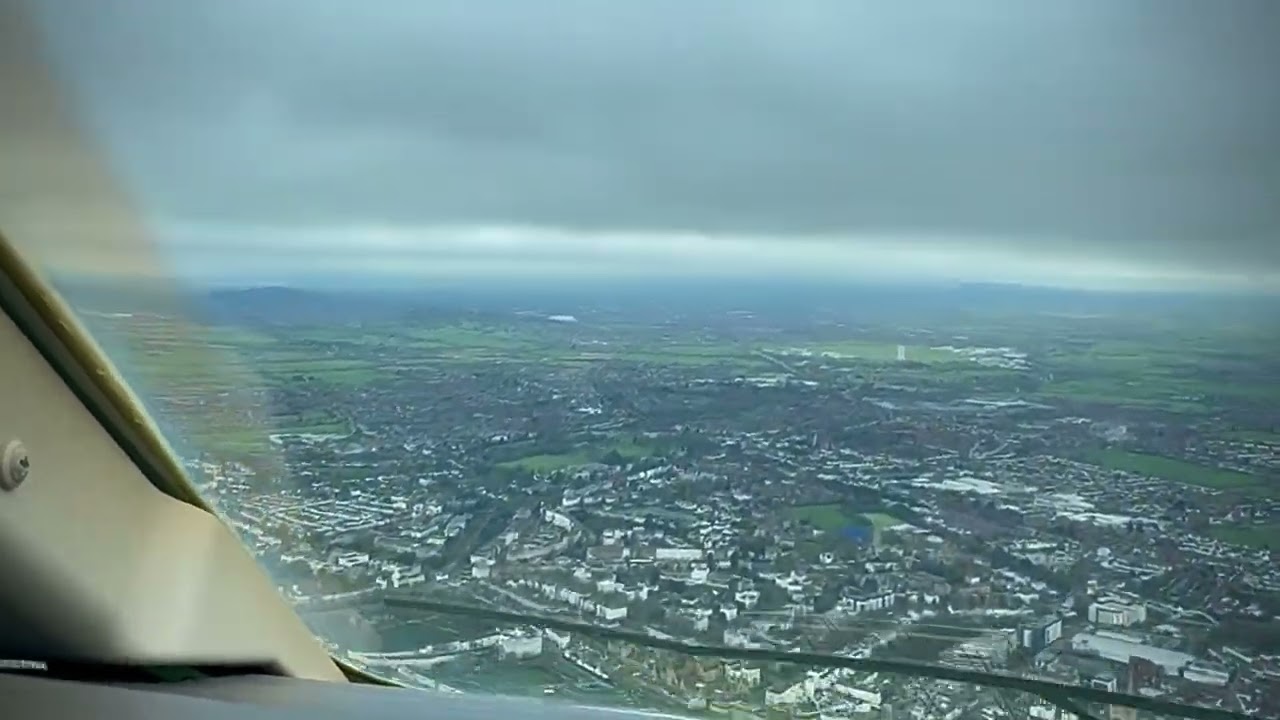 Full flight from EGLF Farnborough Airport to EGBJ Gloucestershire Airport with 21 kts crosswind lnd