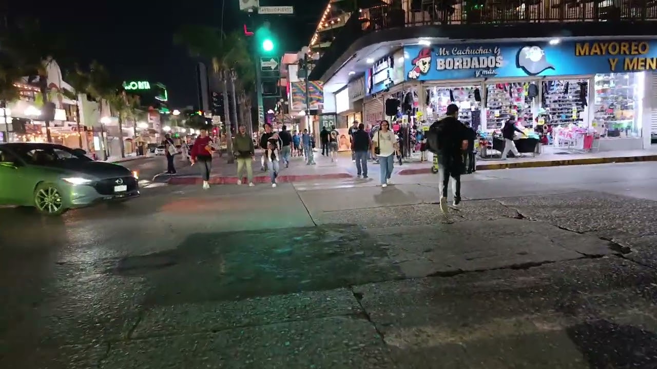 Tijuana de noche , avenida revolución 