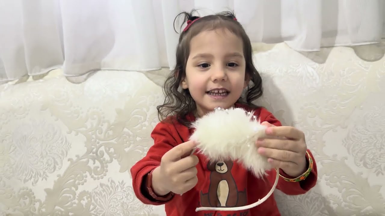 Toka Kutusunu Açtık 🎀 Renkli Tokalar, Bilezikler ve Kolye Tanıtımı | Anne Kız 👧 Eğlenceli Video