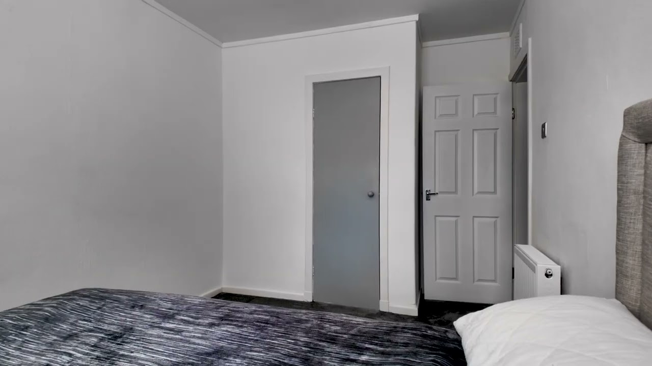 Freshly Presented 1 Bedroom Flat | New Double Glazing | New Carpets | Garden Space |