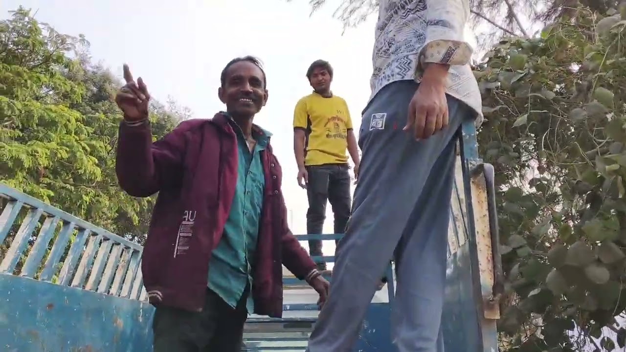 કંપનીમાં વાલોડ વીણવા માટે માણસો કેવું કરે છે