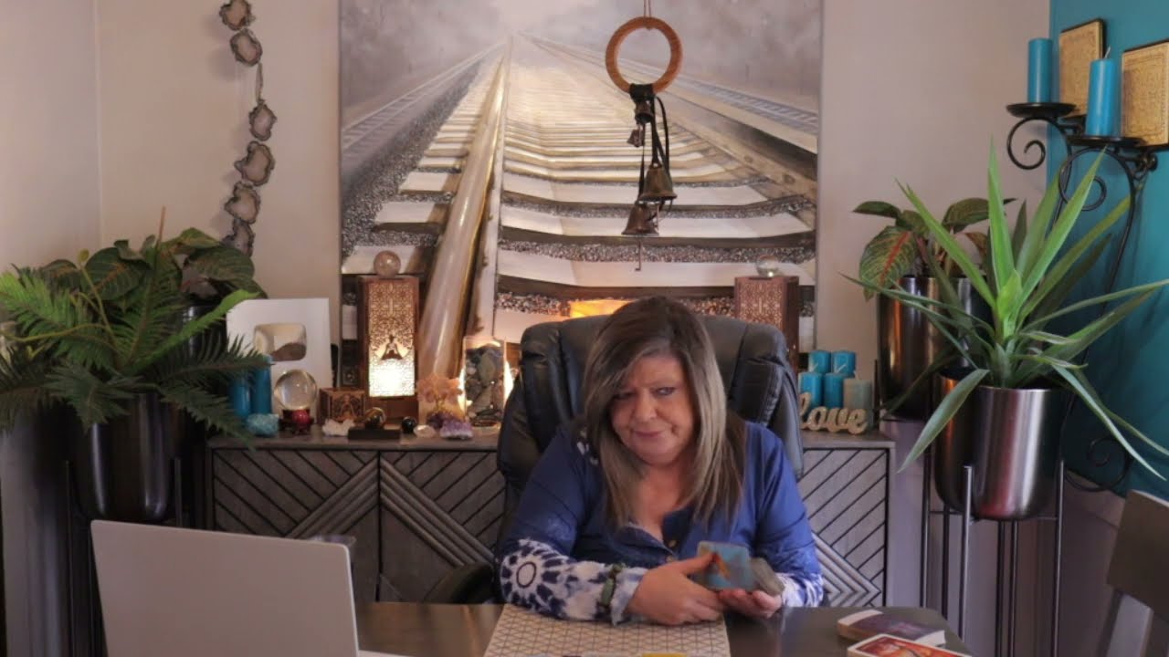 GEMINI THIS EARTH SIGN IS SENDING OUT NEGATIVE ENERGY! SOMEONE IS REAPING KARMA AND AREN'T LIKING IT