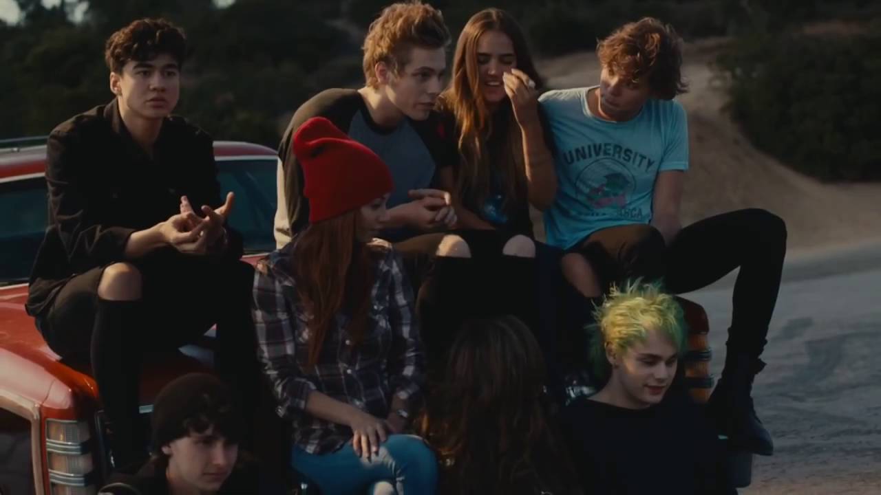 Closer X Calum Hood X Alexis Ren