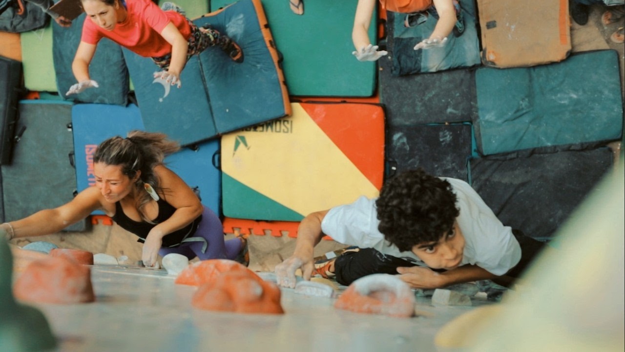 1º Campeonato de Boulder na Praça Barão de Alfenas São Thomé das Letras · 2016