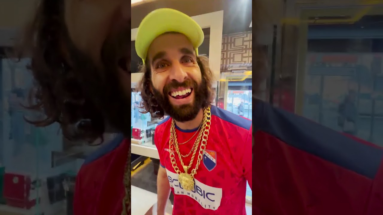 Er Christian 🔪🔪🔪 acompaña a Er Kabesa a la Joyería Ferrezuelo de Cádiz