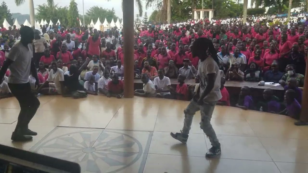 Mr Eezzy rocks st marys ss (SMACOL) lugazi