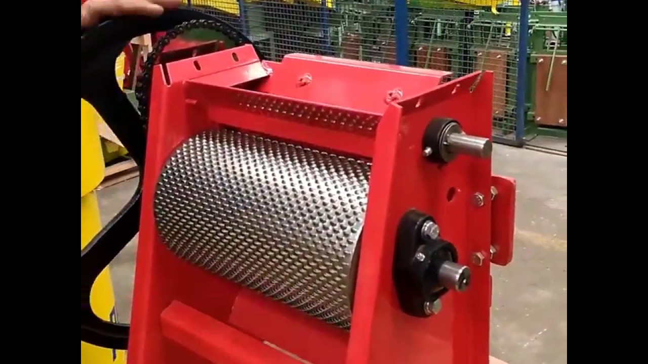 Penagos - Changing the grater sleeve of the coffee pulper