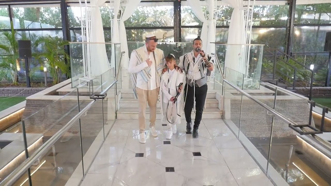 עלייה לתורה -הזמר והפייטן אלעד צפירה בשיר ברכת הכהנים בשילוב ברכות ההורים