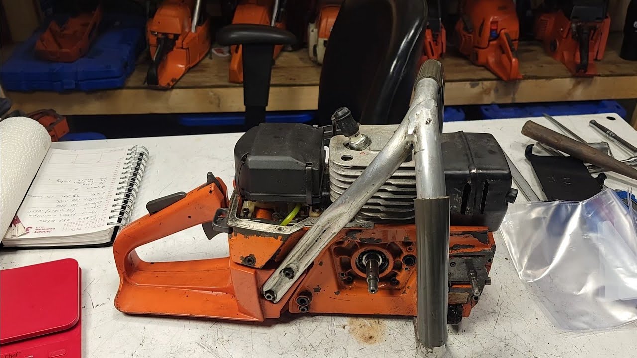 Since it's on the bench, Husqvarna 268 tear down!!