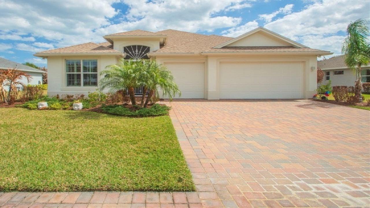 8330 Summer Lake Drive, Vero Beach, FL Presented by Kim Small.