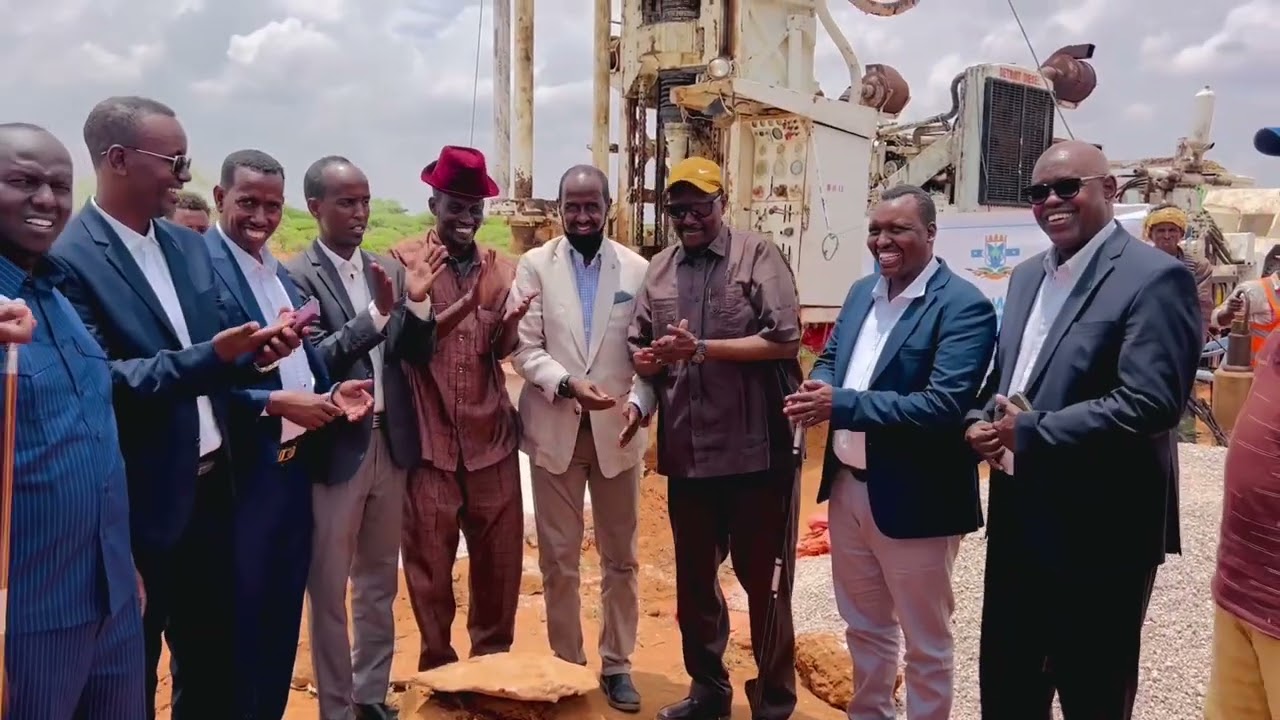 Wasiirka Wasaaradda Tamarta Galmudug ayaa dhagax-dhigay ceel-biyood riig ah oo laga hirgalinayo...