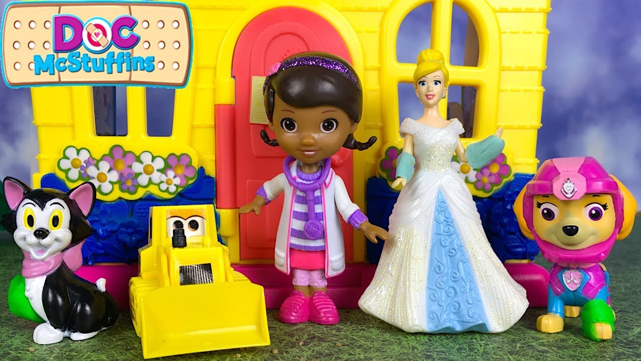 DOC MCSTUFFINS TOY HOSPITAL VISITED BY THE FAIRY GODMOTHER CRUZ RAMIREZ ZUMA & MICKEY MOUSE