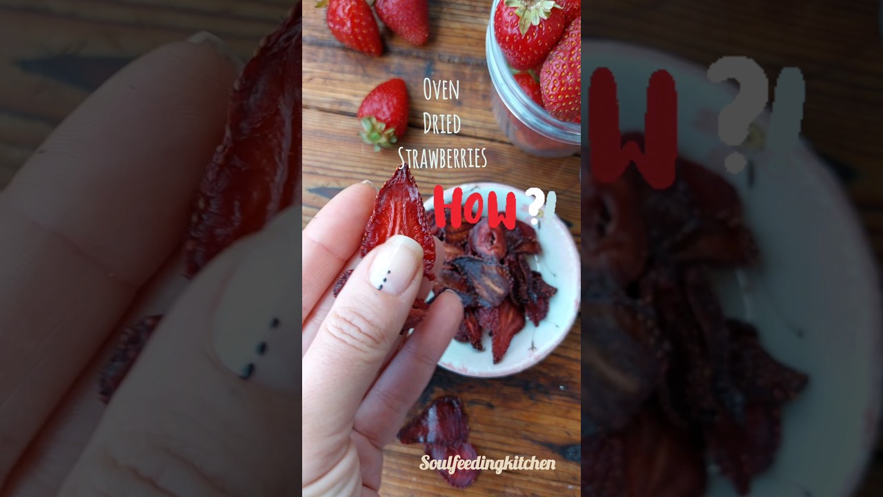 How to oven dry strawberries?🍓🍓 #soulfeedingkitchen #strawberry #ovendrystrawberries #strawberries