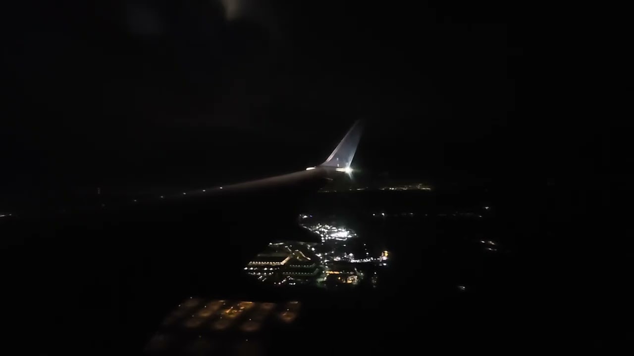 Delta B737-900 Nighttime approach and landing at PDX