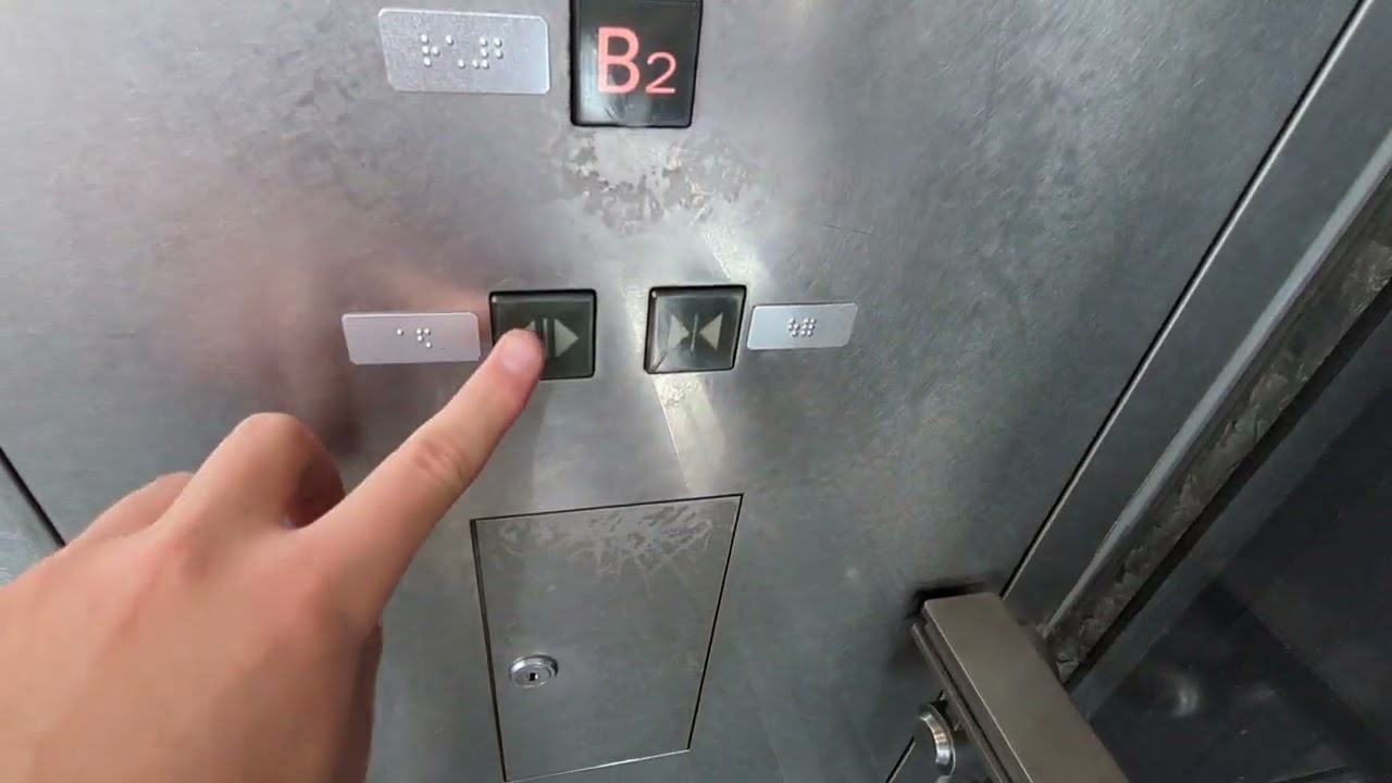 神戸ハーバーランドumieノースモールのエレベーター（K2号機）
