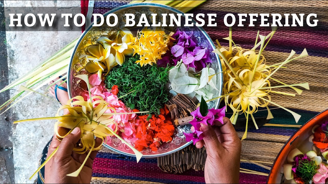 How to do Balinese offerings and how to pray in Bali - Indonesia