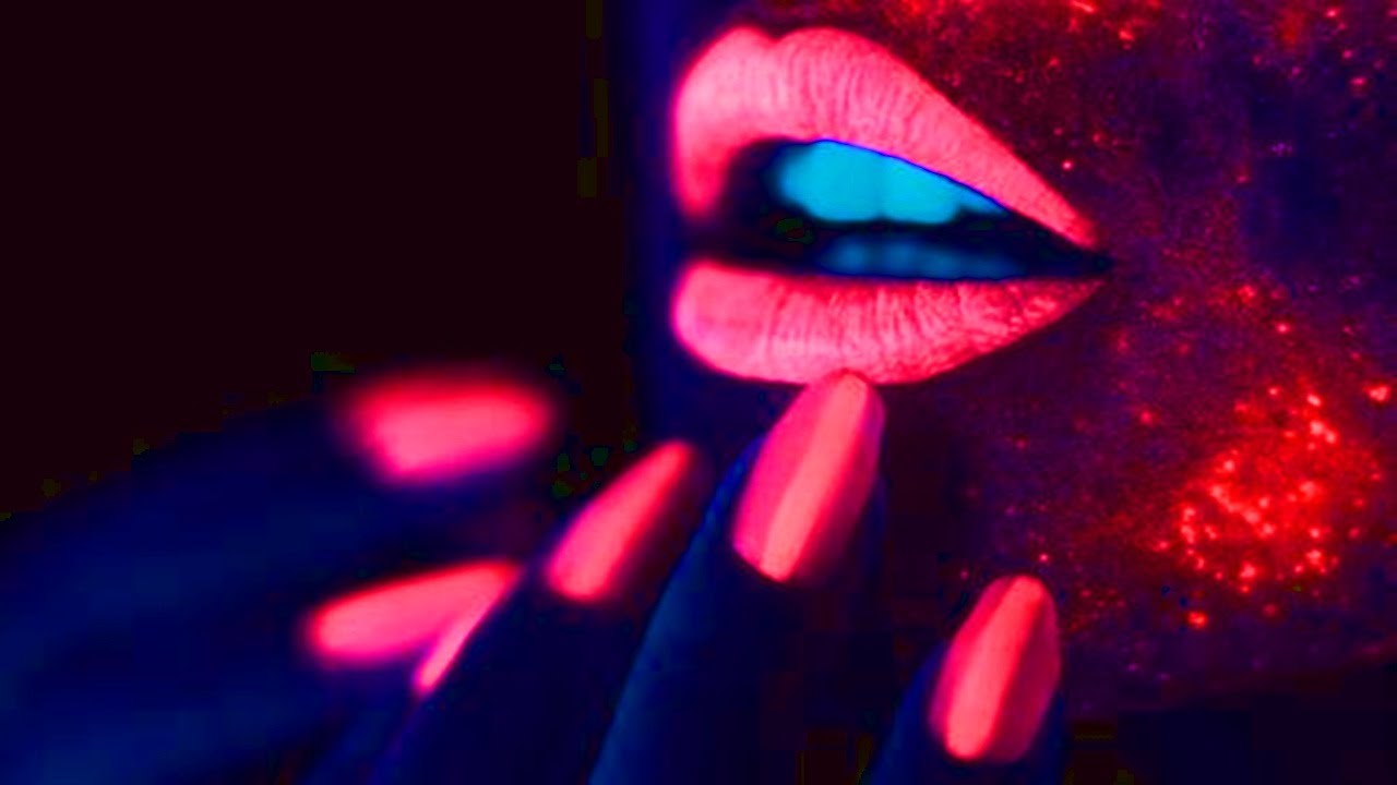 HOW TO MAKE NEON NAILS AT HOME QUICKLY / PHOSPHOR POWDER