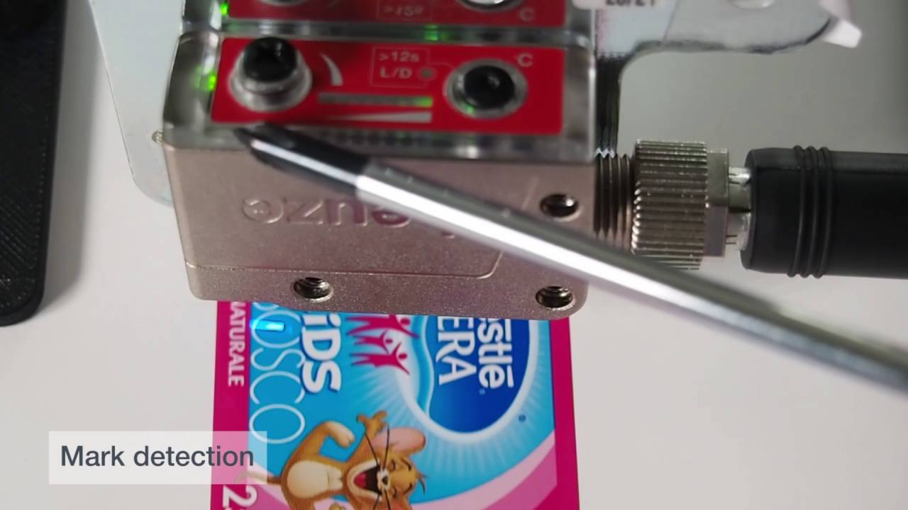 Contrast sensor for fast mark recognition