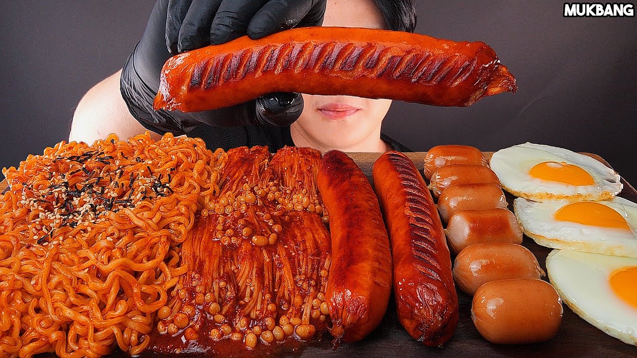 острые грибы и лапша, колбаса Spicy Mushroom & Fire noodles Sausage EATING ASMR MUKBANG