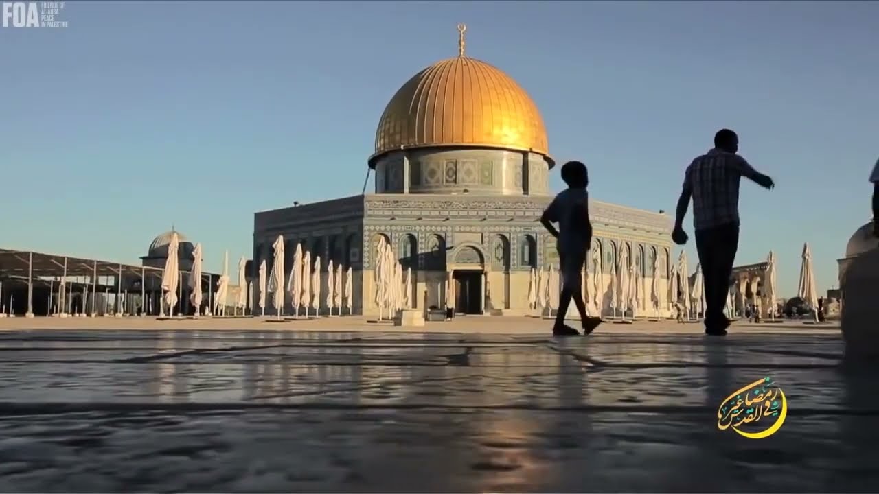 מואזין במסגד אל אקצא במקאם חיג'אז Muezzin at Al Aqsa Mosque in Makam Hijaz