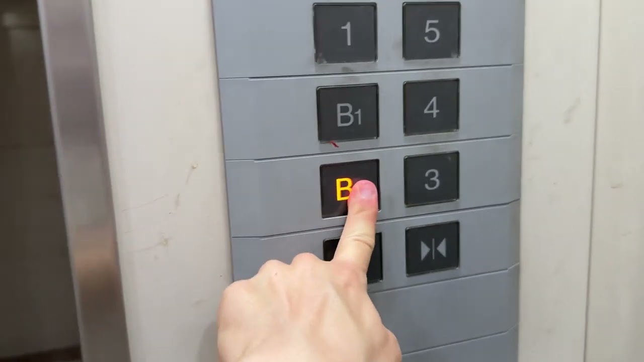 Shanghai Mitsubishi Traction Service Elevator at Bairong World Trade Center in Beijing, China