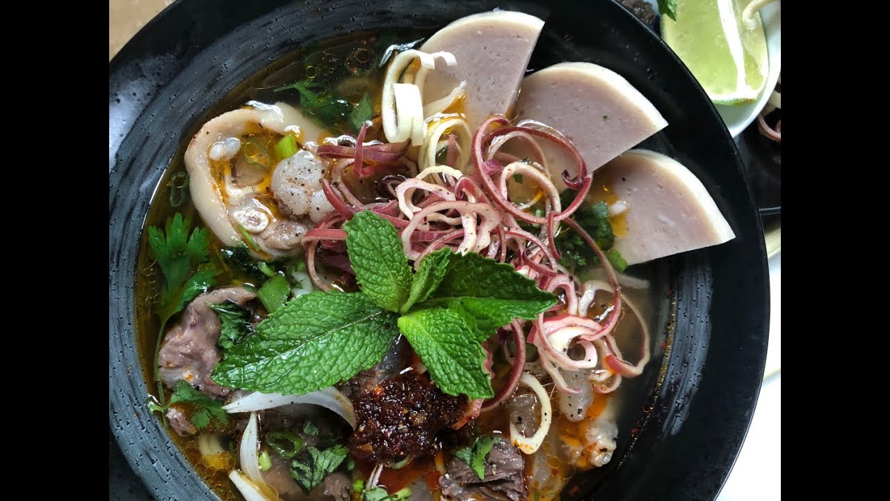 Instant Pot Bun Bo Hue (Vietnamese Spicy Beef Noodle Soup)