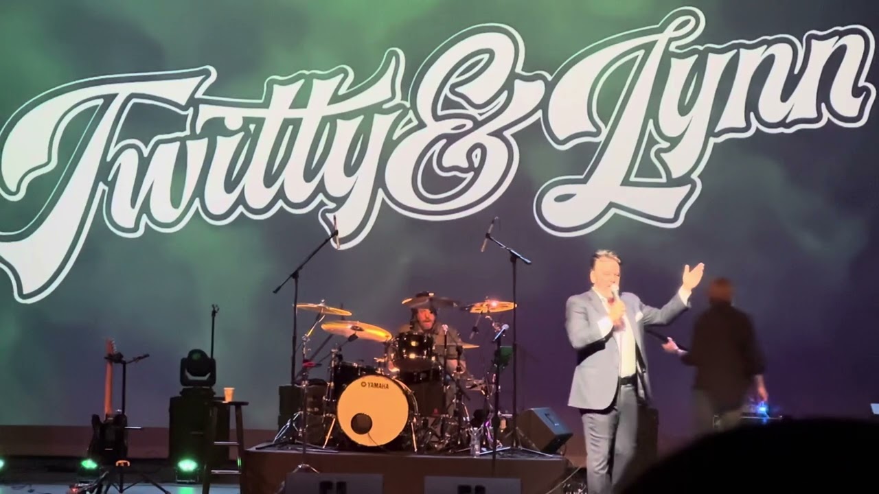 Twitty & Lynn at Levoy theatre in Millville 2-18-24 (3)
