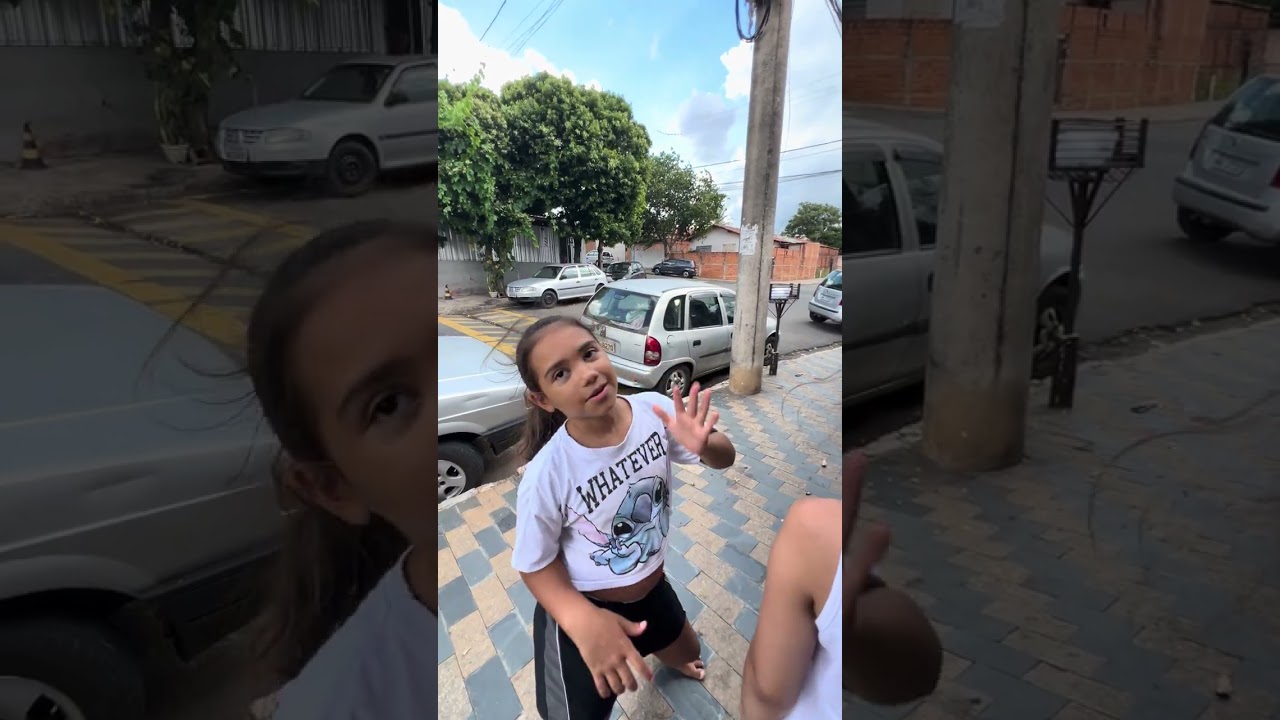 Eu e minha prima Laura de Curitiba brincando 
