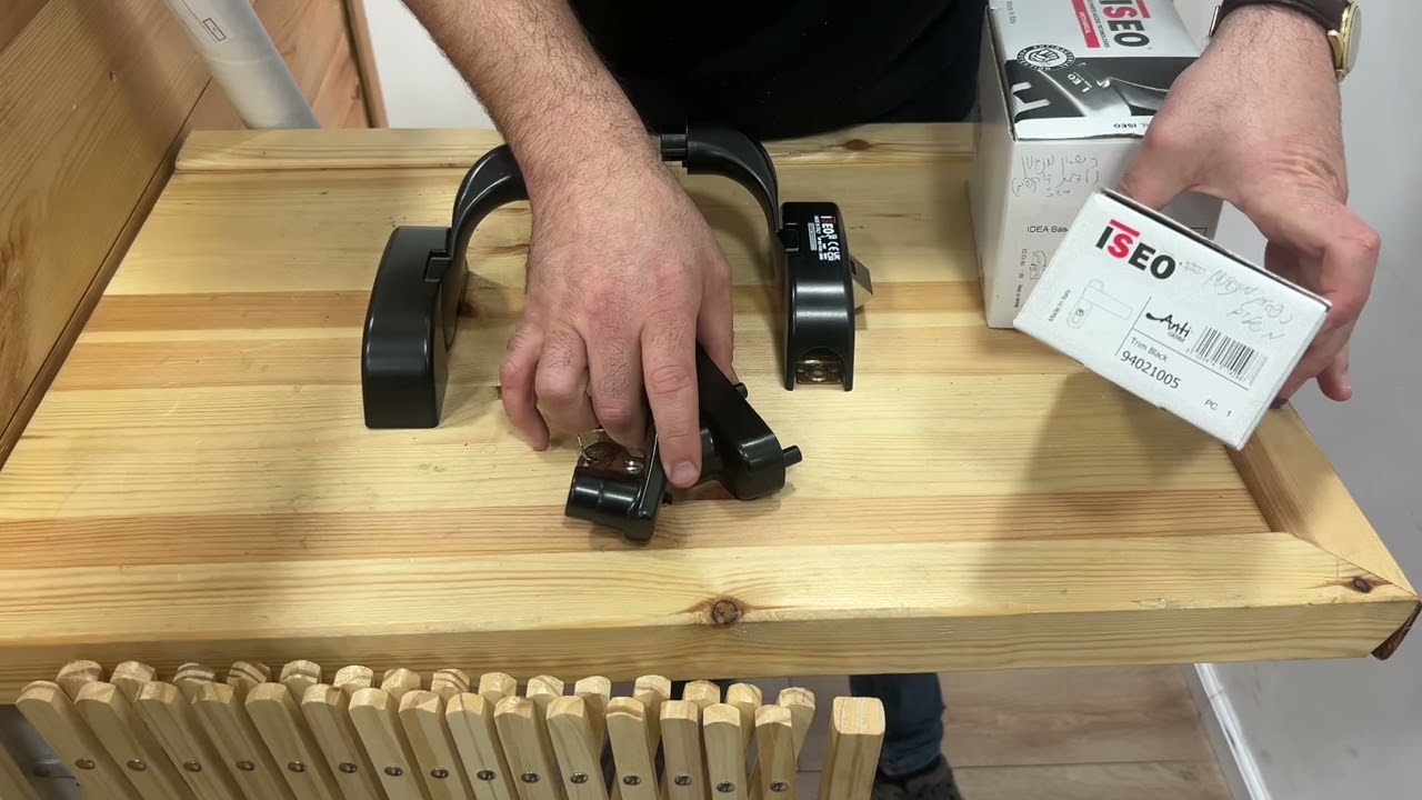 ידיות בהלה לדלתות אלומיניום 9414000505 – ISEO IDEA BASE
