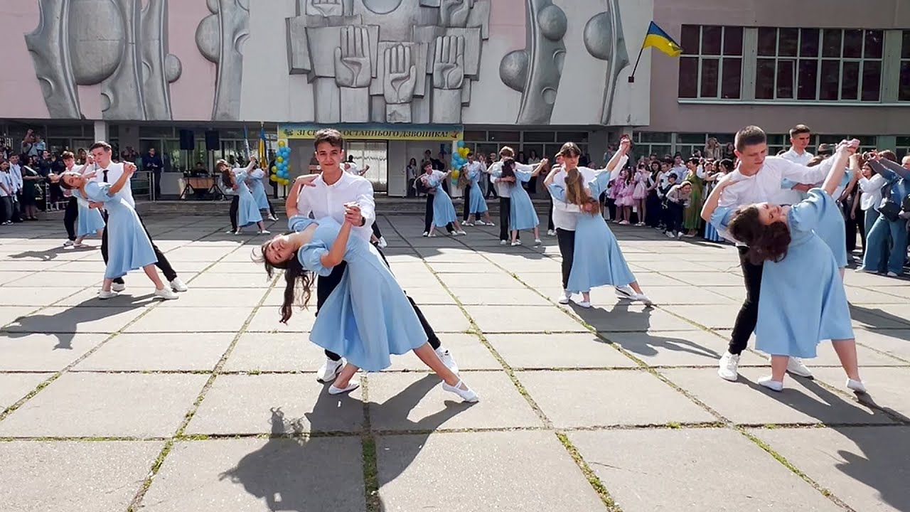 Прощальний вальс випускників-2025