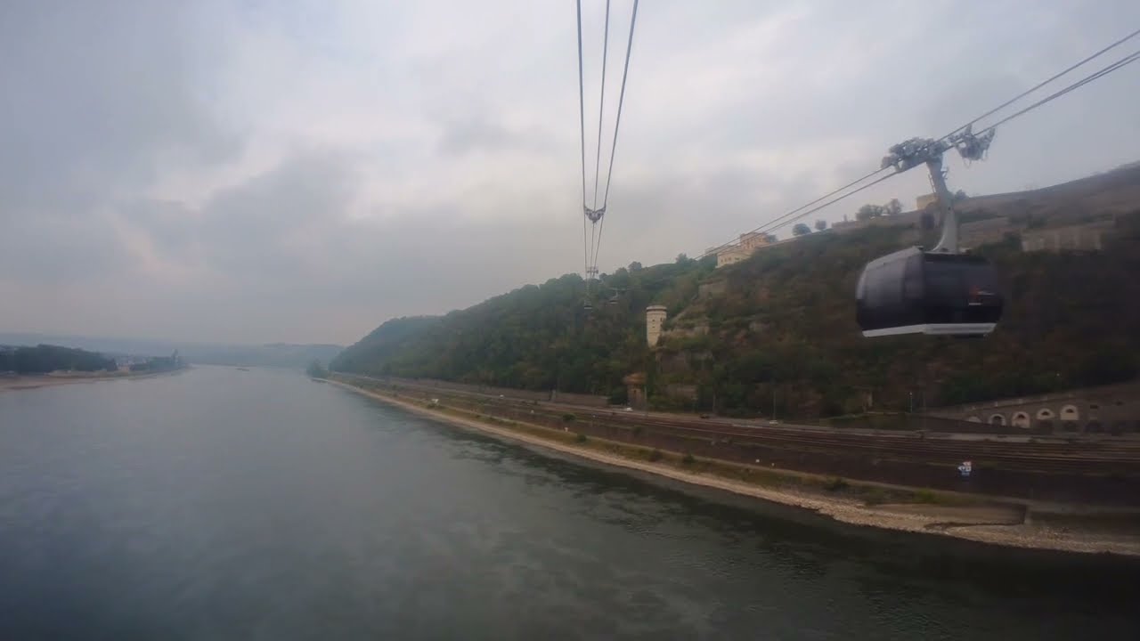 Seilbahn Koblenz über den Rhein - Auffahrt bei Wolken August 2022