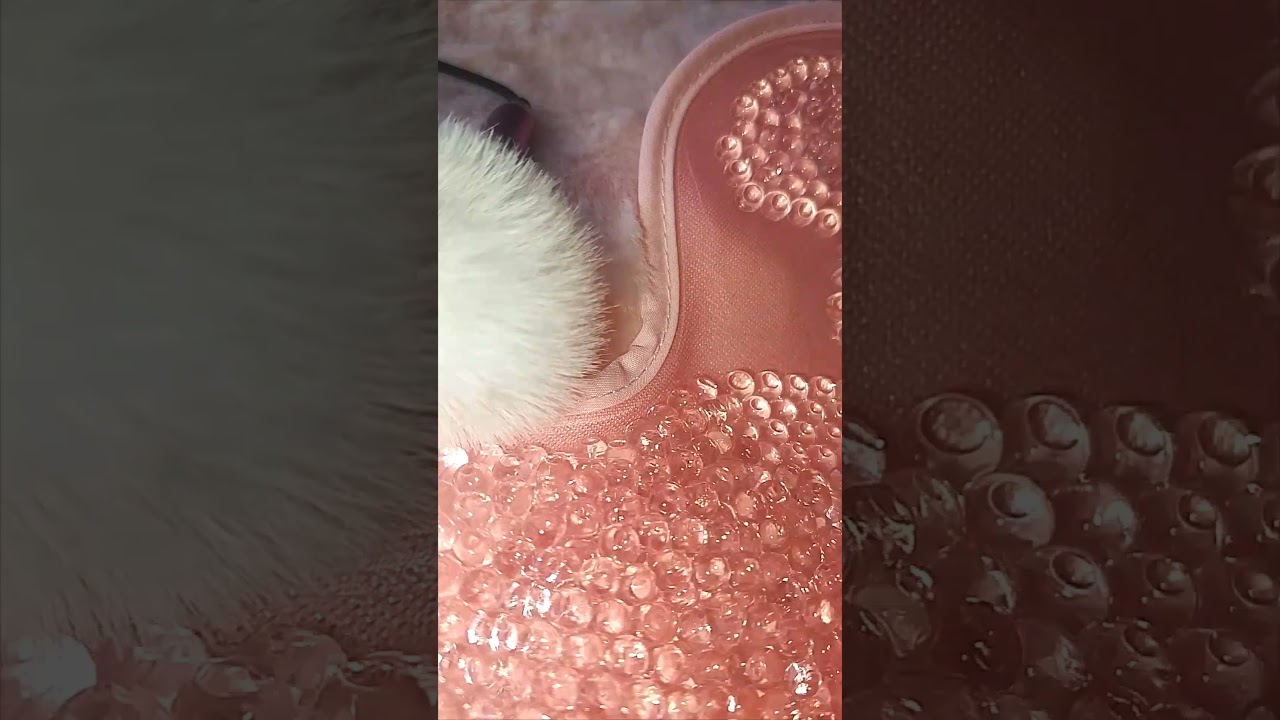 🍓💖 Pink Spiky Roller on Strawberry Ice-Cooling Mask ASMR