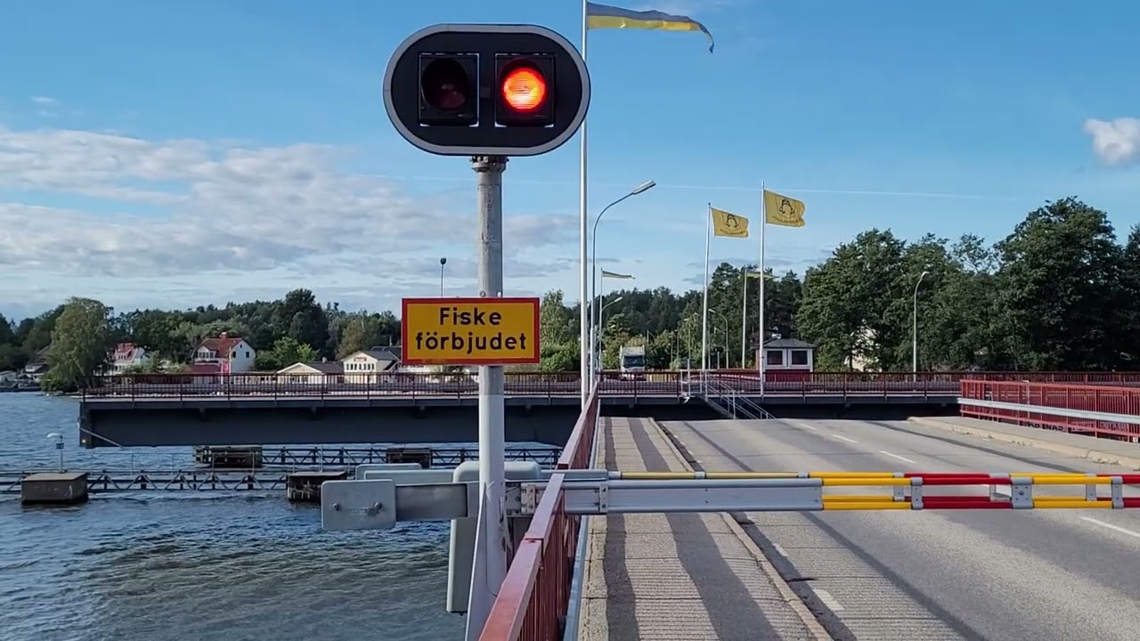 Stallarholmsbron broöppning av svängbron i Stallarholmens samhälle Södermanland Fredag 9e  sep 2022