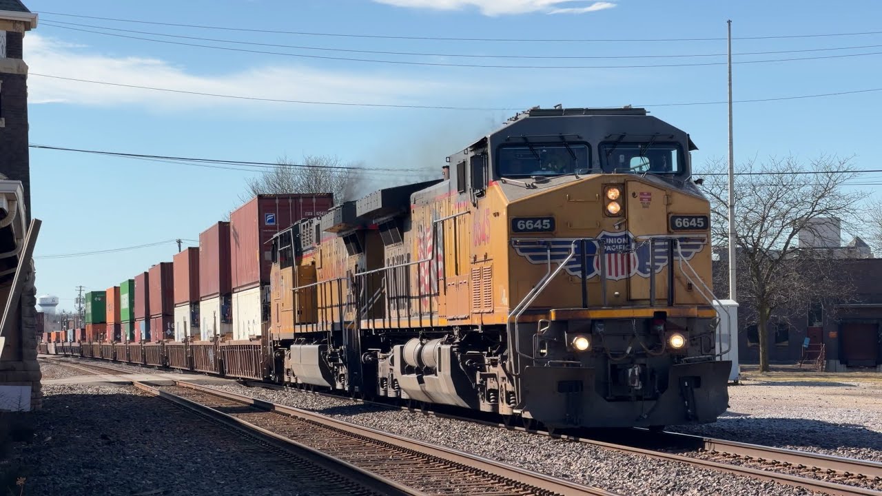 UP6645 East in DeKalb, IL