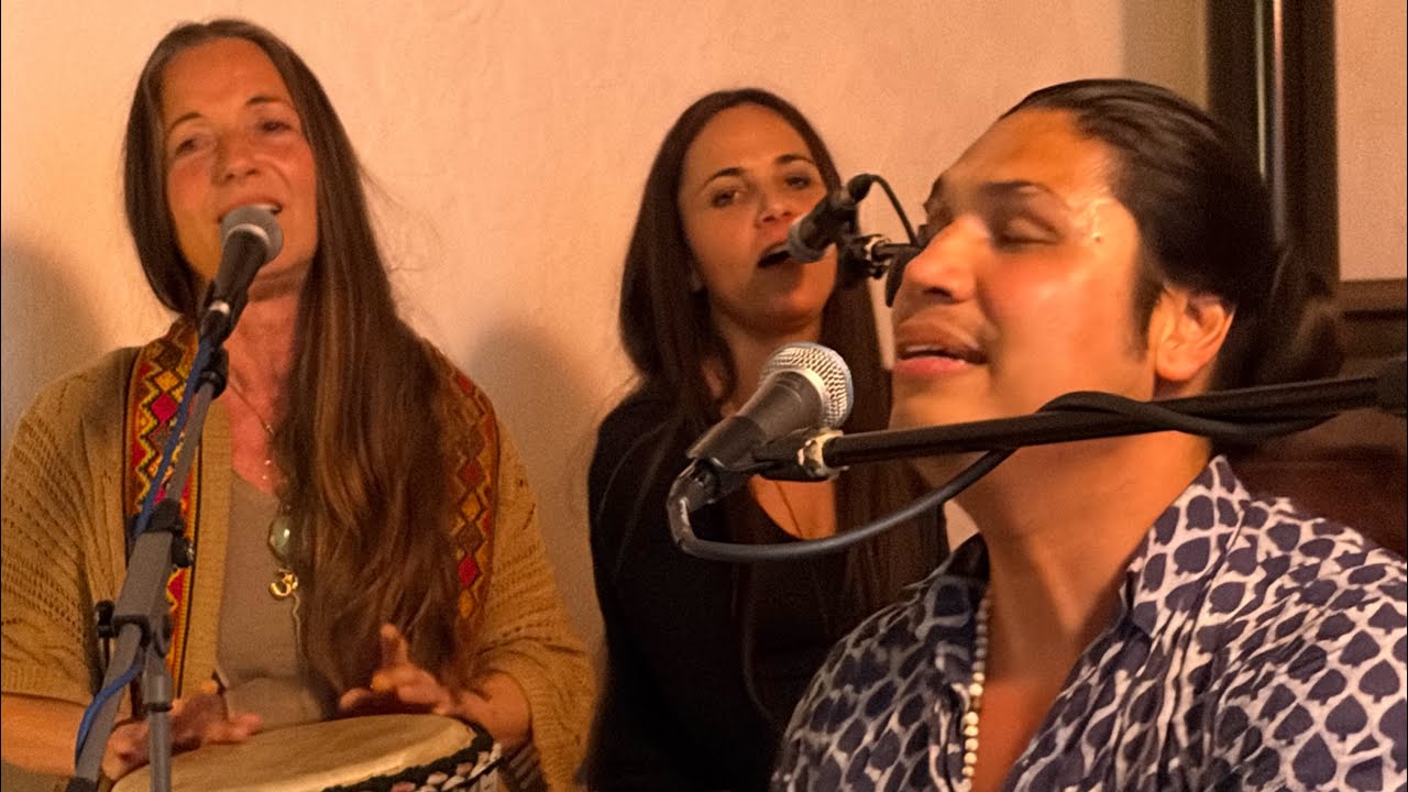 Kirtan with @leodeymusic 🌟