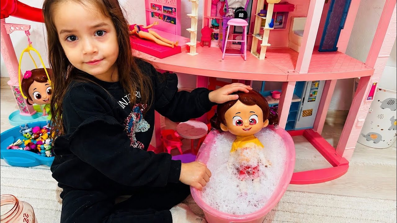 Niloya banyo yapmamak için saklandı