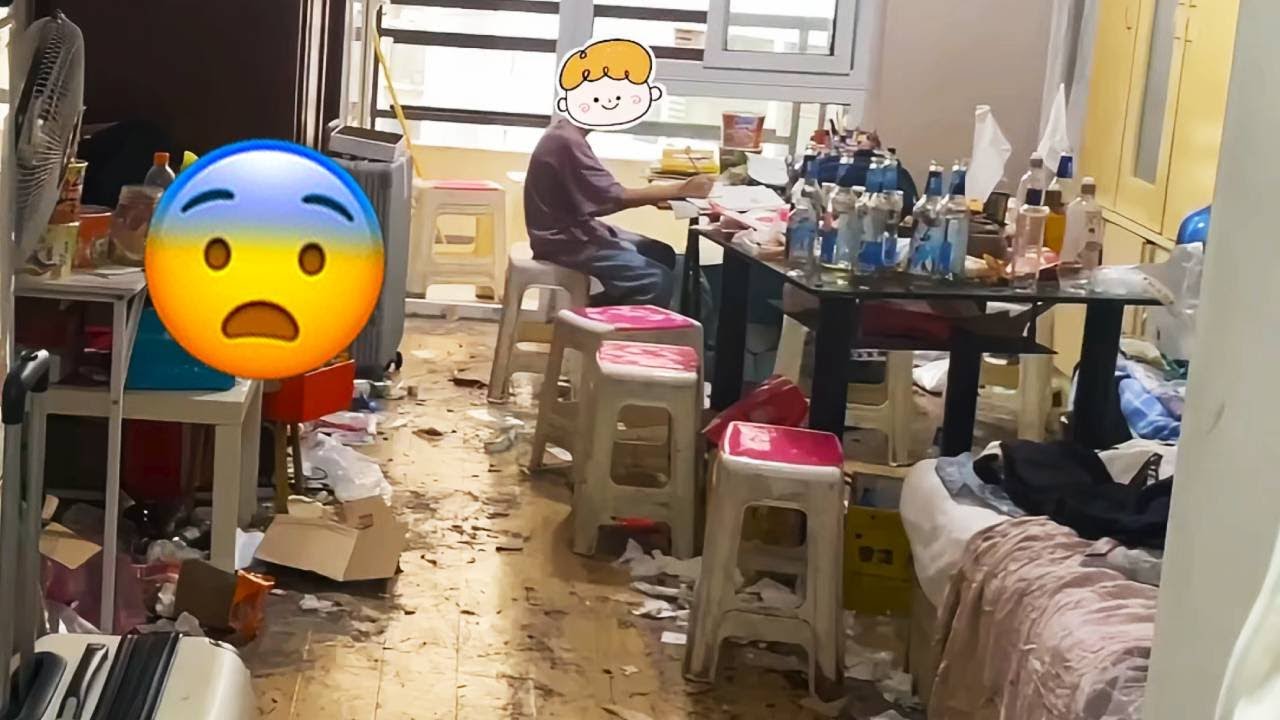 😡A father actually made his child do his homework in a garbage dump!