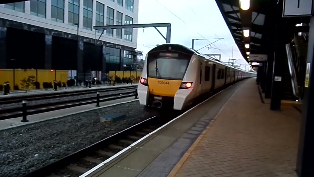 Trains at Brent Cross West 27/12/25