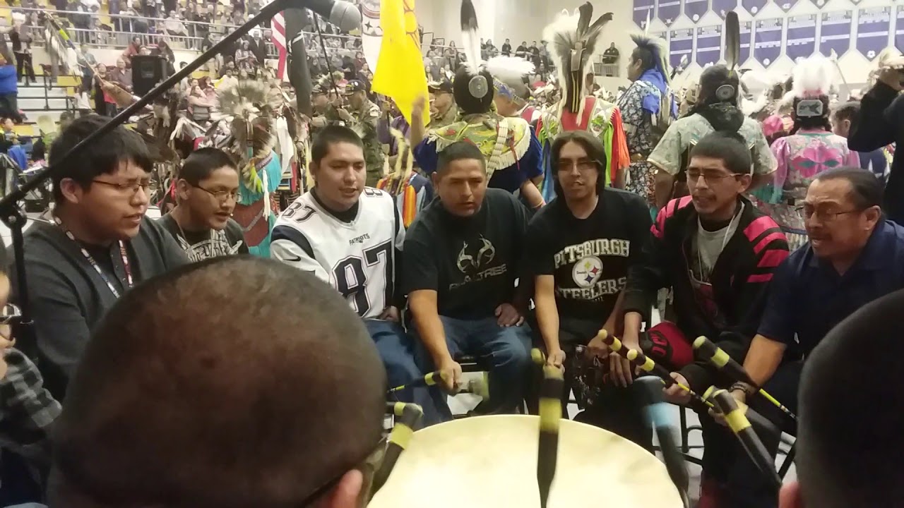Zuni knifewing flag and victory song @ New years eve pow wow 2017