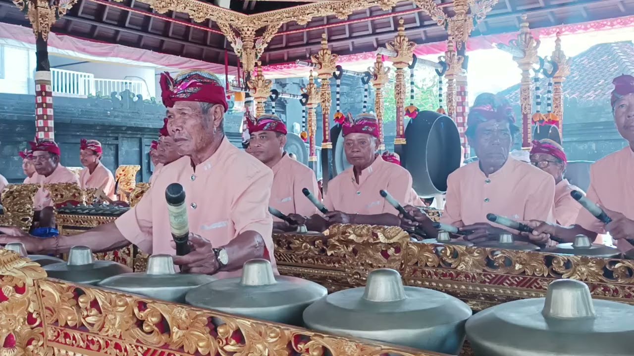 Tabuh yadnya upacara pujawali di pure luhur tanah lot tabanan bali