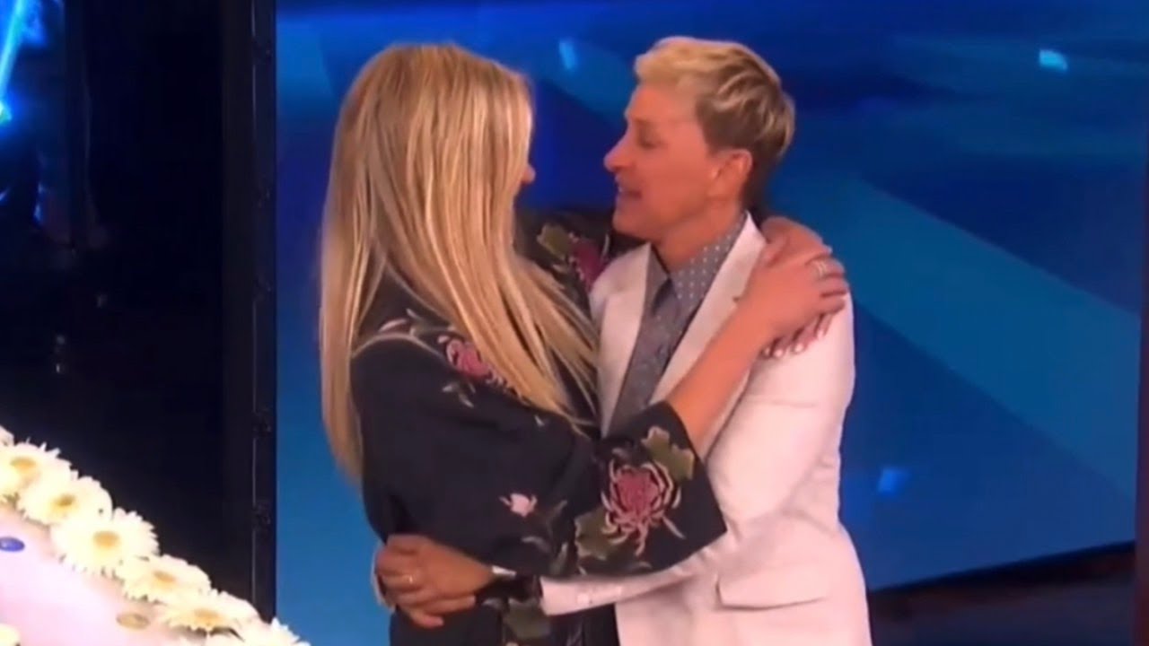Portia De Rossi Helps Celebrate Ellen&rsquo;s 3,000th Show!