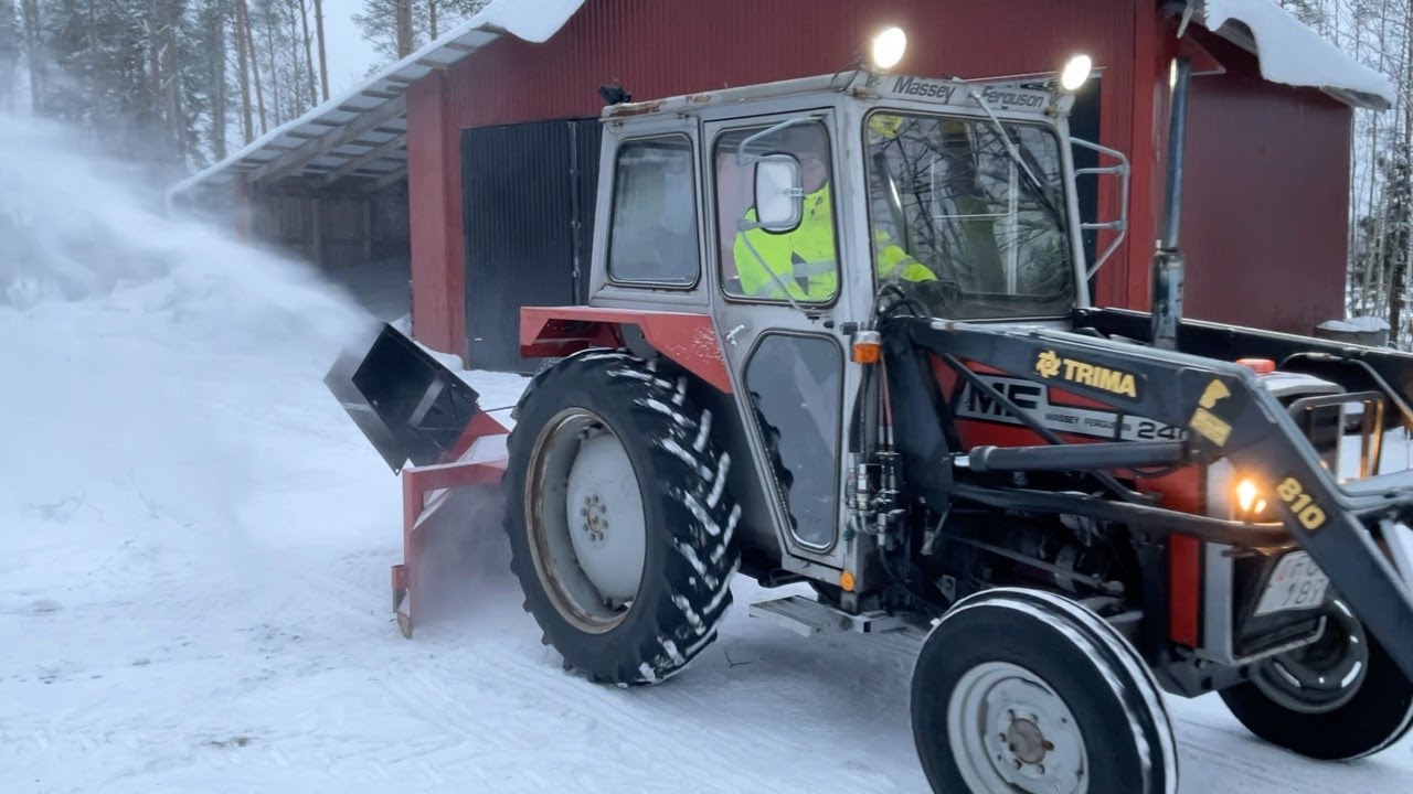 K&ouml;p Traktor Massey Ferguson 240 inklusive sn&ouml;slunga Westbj&ouml;rn 2000 p&aring; Klaravik