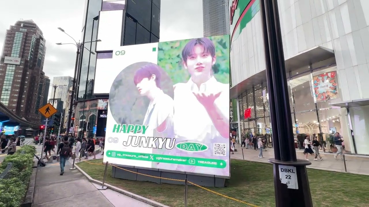 Kuala Lumpur Lot 10 The Cube DOOH Advertising Bukit Bintang Digital Billboard Advertising