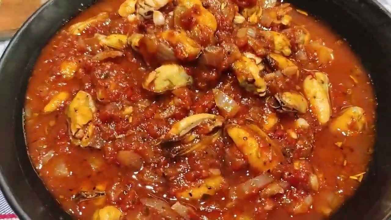 Schnelle Muscheln. Miesmuscheln. Muscheln in Tomatensauce. Lecker. Einfach. Schnell. Französisch
