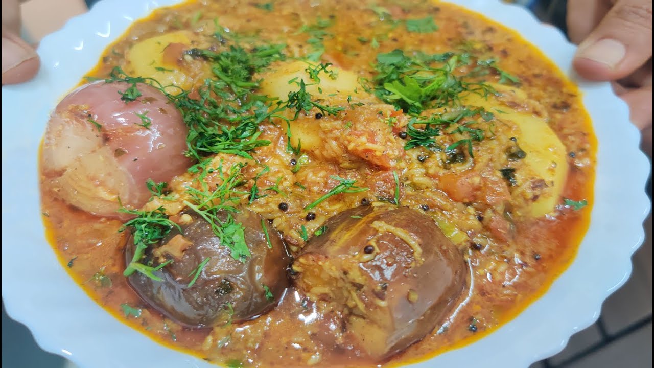 एक बार आलू बैंगन प्याज की भरवां सब्ज़ी बनाए और सबकी तारीफ पाए।Aloo Pyaaz aur Baingan ki Bharva sabji