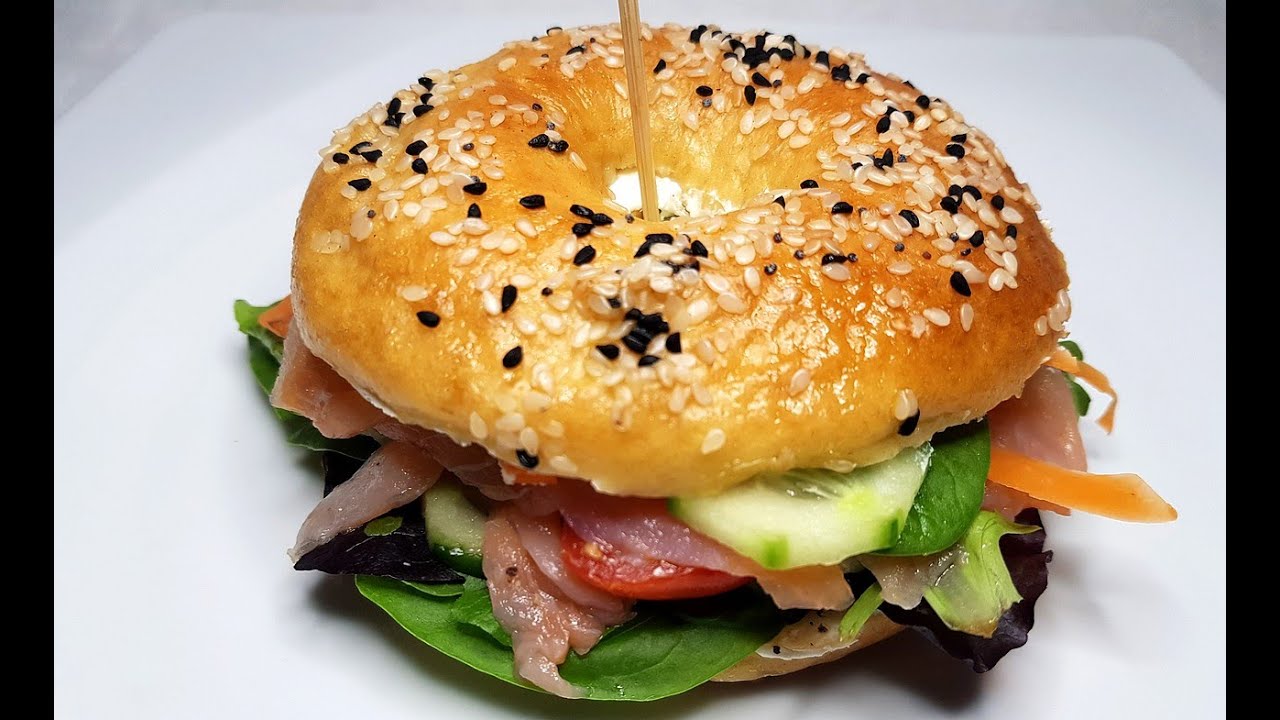 Bagels saumon ou poulet (خبيزات البيغل)